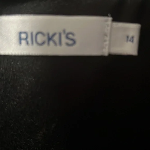 An awesome summer dress in black and white Made by Ricki’s and a size 14 - Picture 6 of 7